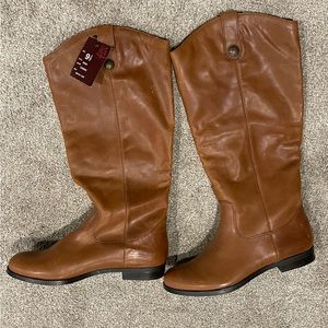 Size 9.5 NWT genuine leather boots